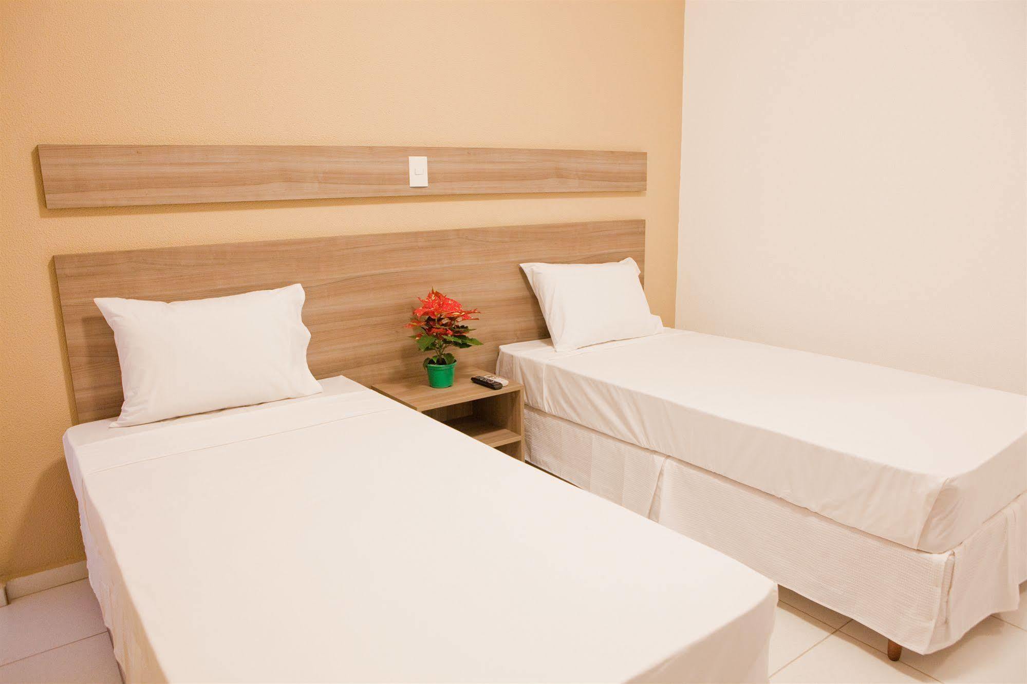 Getullio Hotel กูยาบา ภายนอก รูปภาพ